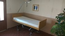 Zdravotní polohovací postel – pečovatelské lů