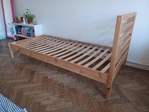 Dřevěný rám postele 90 x 200 s roštem